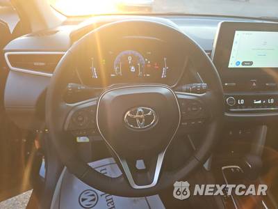 2025 Toyota Corolla Cross XLE - zdjęcie 10 z 21 - miniatura