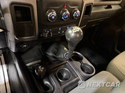 2016 Ram 3500 Cab Chassis Tradesman Regular Cab DRW - zdjęcie 28 z 47 - miniatura