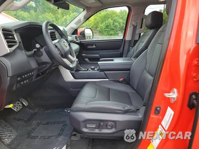 2024 Toyota Sequoia SR5 - zdjęcie 13 z 31 - miniatura
