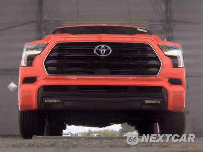 2024 Toyota Sequoia SR5 - zdjęcie 3 z 31 - miniatura