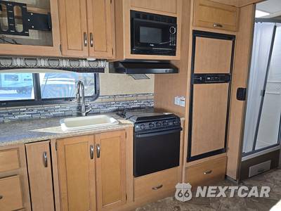 2016 Ford Super Duty F-53 Class A Motorhome Chassis DRW - zdjęcie 7 z 41 - miniatura