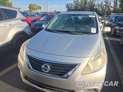 2013 Nissan Versa 1.6 SV - zdjęcie 2 z 18 - miniatura