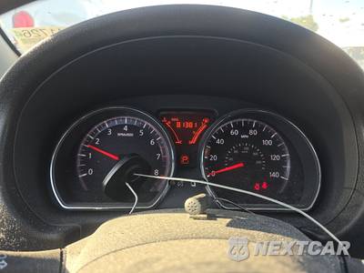 2013 Nissan Versa 1.6 SV - zdjęcie 12 z 18 - miniatura