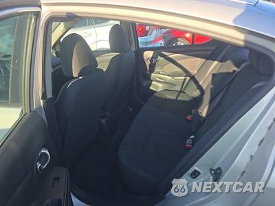 2013 Nissan Versa 1.6 SV - zdjęcie 13 z 18 - miniatura