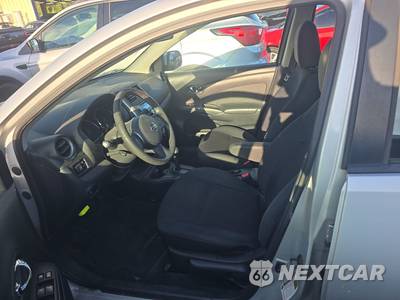 2013 Nissan Versa 1.6 SV - zdjęcie 7 z 18 - miniatura