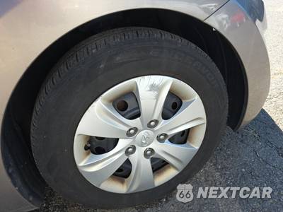 2016 Hyundai Elantra SE Sedan - zdjęcie 9 z 21 - miniatura