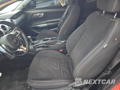 2016 Ford Mustang EcoBoost Coupe - zdjęcie 7 z 33 - miniatura