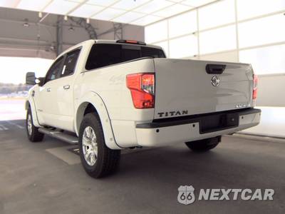 2017 Nissan TITAN SV Crew Cab Short Bed - zdjęcie 6 z 55 - miniatura