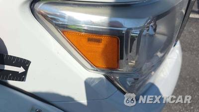 2017 Nissan TITAN SV Crew Cab Short Bed - zdjęcie 22 z 55 - miniatura
