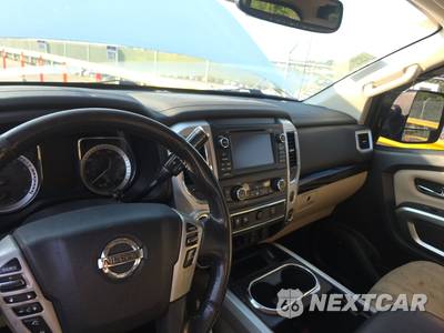 2017 Nissan TITAN SV Crew Cab Short Bed - zdjęcie 11 z 55 - miniatura