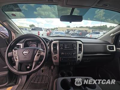 2017 Nissan TITAN SV Crew Cab Short Bed - zdjęcie 11 z 56 - miniatura