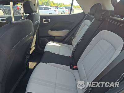 2025 Hyundai Venue SEL - zdjęcie 13 z 26 - miniatura