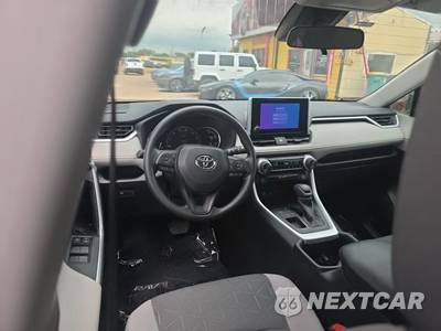 2025 Toyota RAV4 XLE - zdjęcie 14 z 24 - miniatura