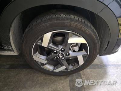 2025 Hyundai Venue SEL - zdjęcie 16 z 26 - miniatura