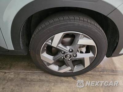 2025 Hyundai Venue SEL - zdjęcie 16 z 26 - miniatura