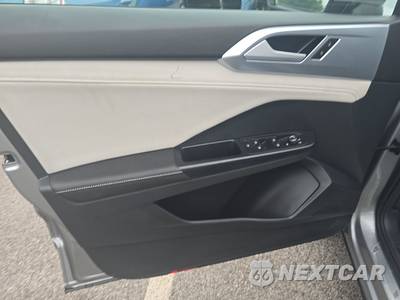 2025 Volkswagen Taos SE - zdjęcie 9 z 23 - miniatura