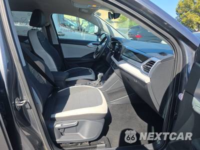 2025 Volkswagen Taos SE - zdjęcie 8 z 34 - miniatura