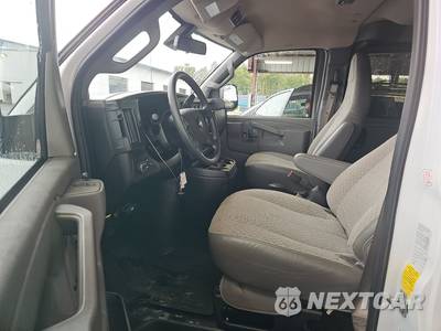 2025 Chevrolet Express 3500 Passenger Van LT 1LT 155.1" WB - zdjęcie 7 z 26 - miniatura