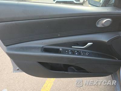 2025 Hyundai Elantra SE - zdjęcie 9 z 30 - miniatura