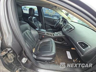 2015 Chrysler 200C - zdjęcie 8 z 43 - miniatura