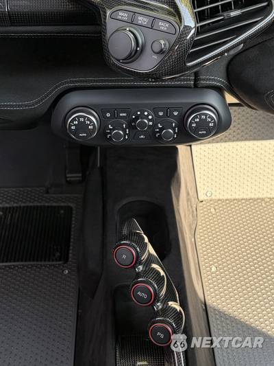 2015 Ferrari 458 Speciale Coupe - zdjęcie 29 z 40 - miniatura