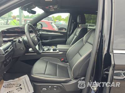 2026 Cadillac Escalade Luxury 1SB - zdjęcie 7 z 17 - miniatura