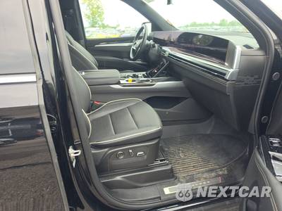 2026 Cadillac Escalade Luxury 1SB - zdjęcie 8 z 17 - miniatura