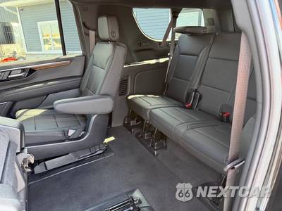 2025 Chevrolet Suburban High Country 3LZ - zdjęcie 39 z 73 - miniatura