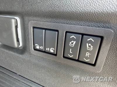 2025 Chevrolet Suburban High Country 3LZ - zdjęcie 46 z 73 - miniatura