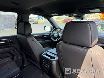2025 Chevrolet Suburban High Country 3LZ - zdjęcie 57 z 73 - miniatura
