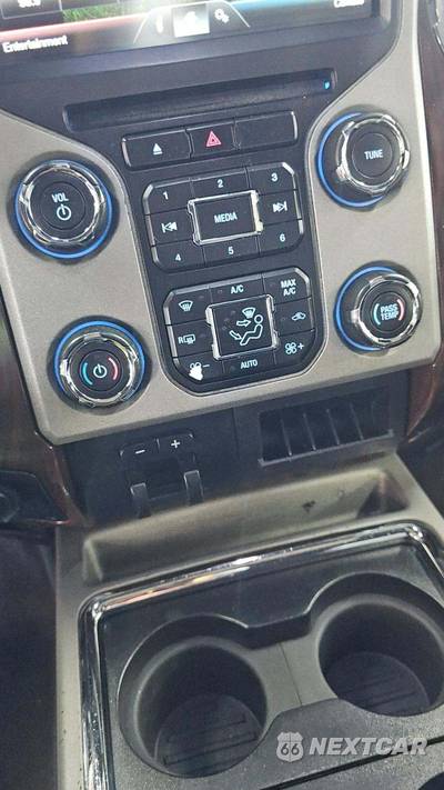 2016 Ford Super Duty F-250 Lariat Crew Cab Medium Bed - zdjęcie 27 z 33 - miniatura