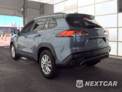 2023 Toyota Corolla Cross LE - zdjęcie 6 z 20 - miniatura