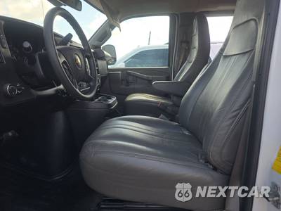 2024 Chevrolet Express 3500 Passenger Van LS 1LS 155.1" WB - zdjęcie 7 z 42 - miniatura