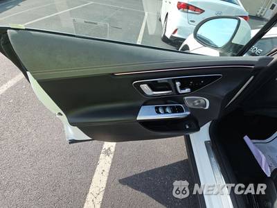 2023 Mercedes-Benz EQE 350 4MATIC Sedan - zdjęcie 9 z 28 - miniatura