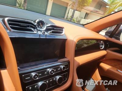 2022 Bentley Bentayga V8 - zdjęcie 5 z 10 - miniatura