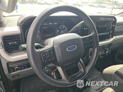 2025 Ford Super Duty F-350 Cab Chassis XLT Crew Cab DRW - zdjęcie 10 z 23 - miniatura
