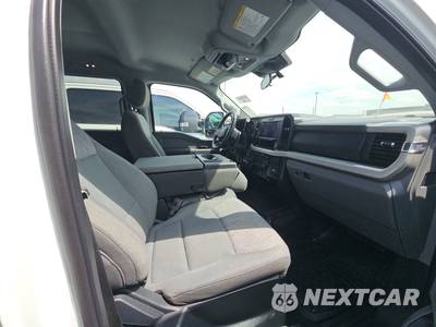 2025 Ford Super Duty F-350 Cab Chassis XLT Crew Cab DRW - zdjęcie 8 z 23 - miniatura