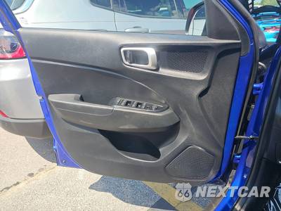 2025 Hyundai Venue SEL - zdjęcie 9 z 18 - miniatura