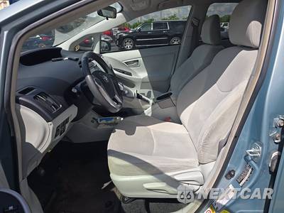 2015 Toyota Prius Two - zdjęcie 7 z 18 - miniatura