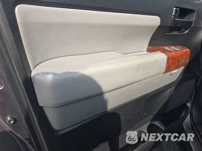 2012 Toyota Sequoia SR5 - zdjęcie 9 z 46 - miniatura