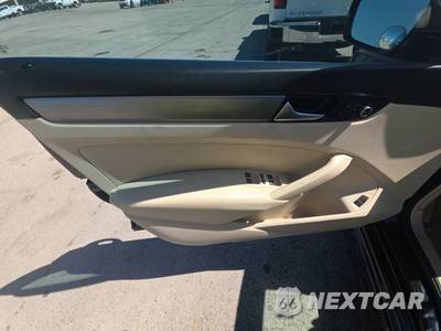2015 Volkswagen Passat TDI SE w/Sunroof & Navigation - zdjęcie 9 z 34 - miniatura