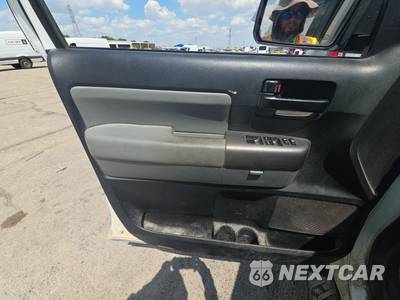 2013 Toyota Sequoia SR5 - zdjęcie 9 z 27 - miniatura