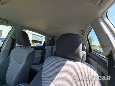 2017 Toyota Prius v Two - zdjęcie 24 z 34 - miniatura