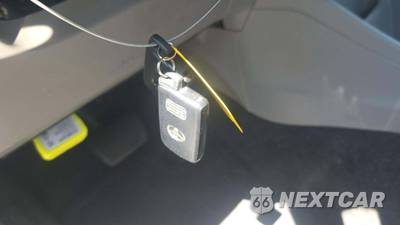 2017 Toyota Prius v Two - zdjęcie 17 z 34 - miniatura