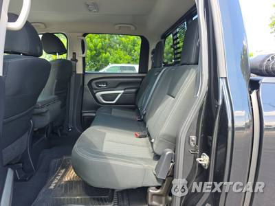2017 Nissan TITAN XD SV Crew Cab Medium Bed - zdjęcie 13 z 23 - miniatura