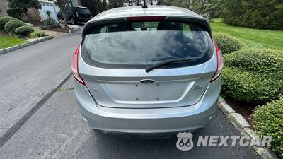 2014 Ford Fiesta SE Hatchback - zdjęcie 6 z 17 - miniatura