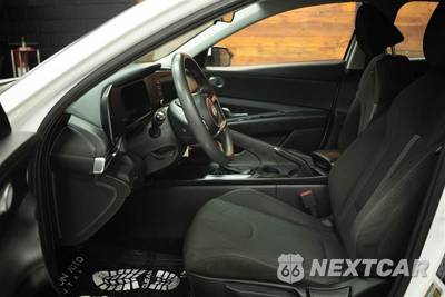 2025 Hyundai Elantra SE - zdjęcie 8 z 25 - miniatura