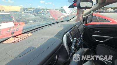 2020 Nissan TITAN SV Crew Cab Short Bed - zdjęcie 17 z 31 - miniatura