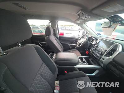 2020 Nissan TITAN SV Crew Cab Short Bed - zdjęcie 8 z 31 - miniatura