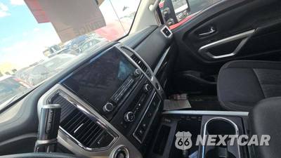 2020 Nissan TITAN SV Crew Cab Short Bed - zdjęcie 19 z 31 - miniatura